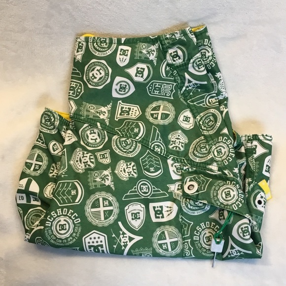 Men’s DC board shorts with Allan key attached - Picture 2 of 3